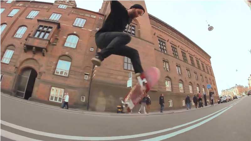 Andre Kondoch mit einem Skateboard Clip aus Kopenhagen